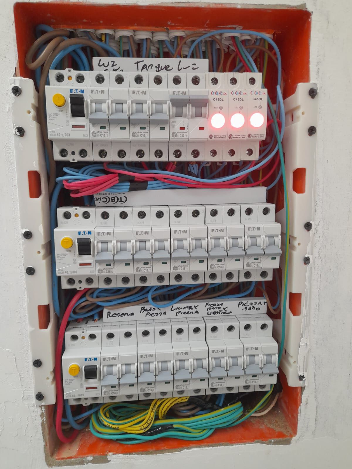 Tablero eléctrico trifasico para vivienda